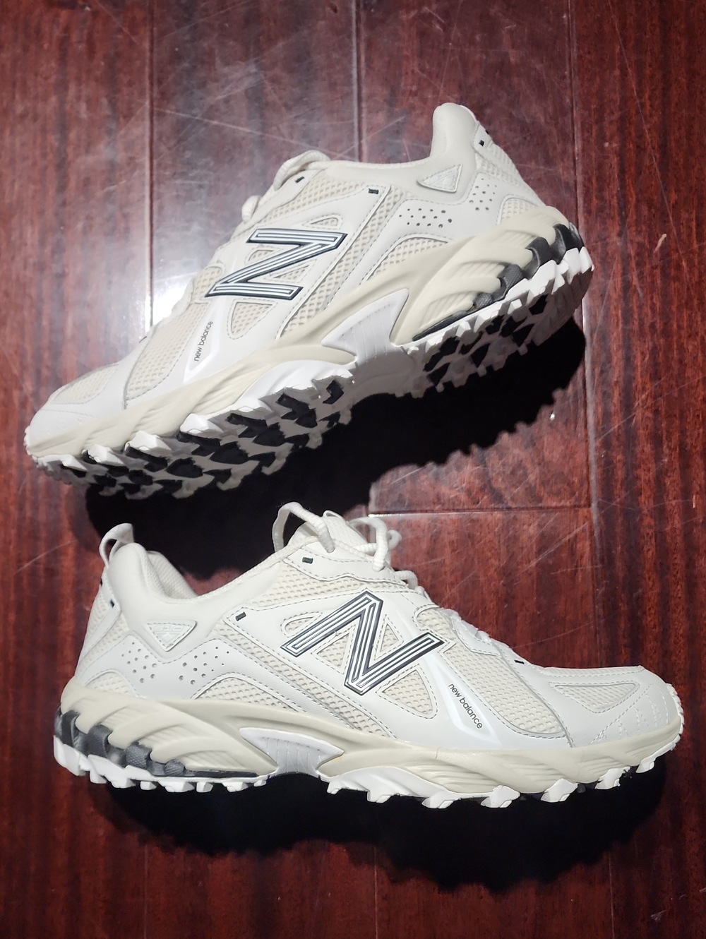 New Balance Unisex 610T Grey/White/Black Trail Sneakers Men's 8.5 / Women's 10